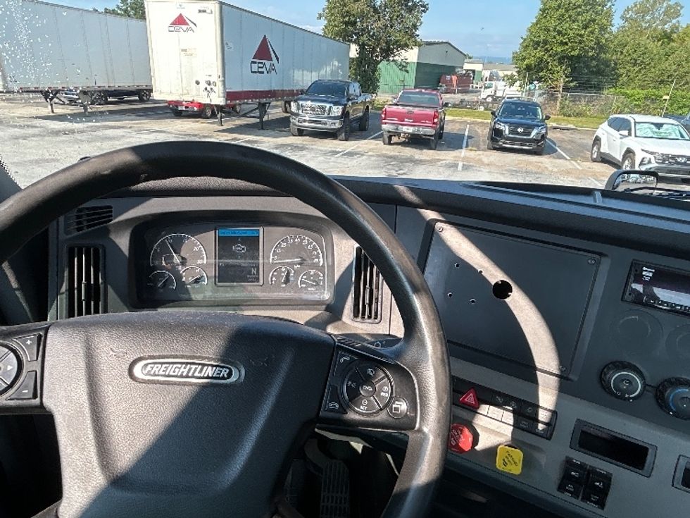 Day Cab Tractor-Heavy Duty Tractors-Freightliner-2019-T11642ST-Chattanooga-TN-485,226\n\t\tmiles-$ 31,250 - Image 11