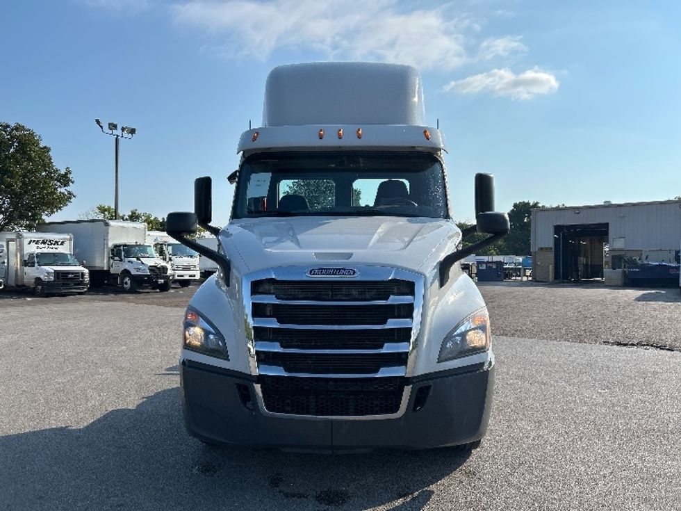 Day Cab Tractor-Heavy Duty Tractors-Freightliner-2019-T11642ST-Chattanooga-TN-485,226\n\t\tmiles-$ 31,250 - Image 2