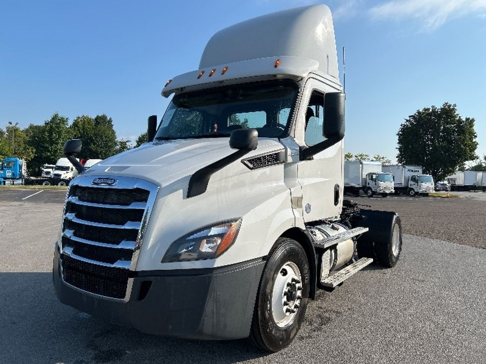 Day Cab Tractor-Heavy Duty Tractors-Freightliner-2019-T11642ST-Chattanooga-TN-485,226\n\t\tmiles-$ 31,250 - Image 3