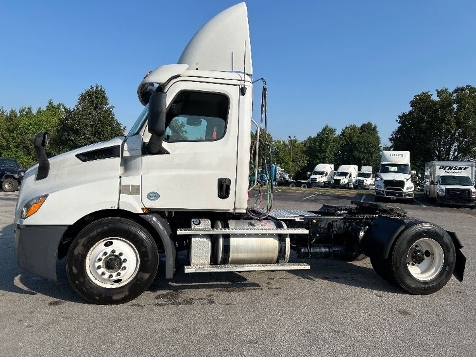 Day Cab Tractor-Heavy Duty Tractors-Freightliner-2019-T11642ST-Chattanooga-TN-485,226\n\t\tmiles-$ 31,250 - Image 4