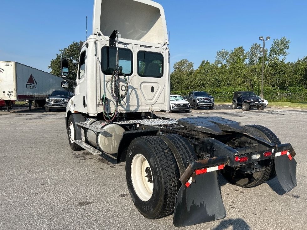 Day Cab Tractor-Heavy Duty Tractors-Freightliner-2019-T11642ST-Chattanooga-TN-485,226\n\t\tmiles-$ 31,250 - Image 5