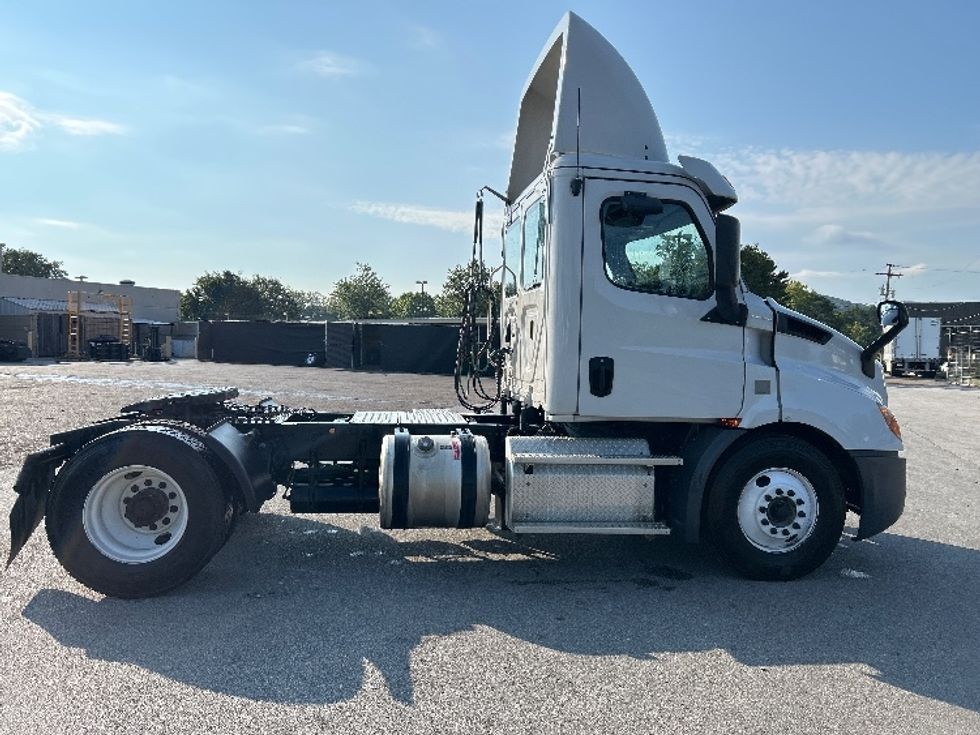 Day Cab Tractor-Heavy Duty Tractors-Freightliner-2019-T11642ST-Chattanooga-TN-485,226\n\t\tmiles-$ 31,250 - Image 8
