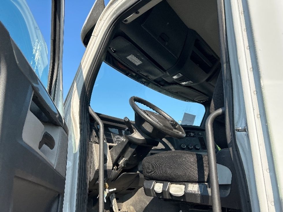 Day Cab Tractor-Heavy Duty Tractors-Freightliner-2019-T11642ST-Chattanooga-TN-485,226\n\t\tmiles-$ 31,250 - Image 9