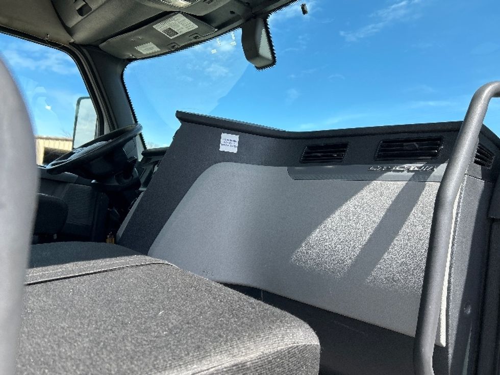 Day Cab Tractor-Heavy Duty Tractors-Freightliner-2019-T11642ST-Earth City-MO-844,946\n\t\tmiles-$ 23,000 - Image 13