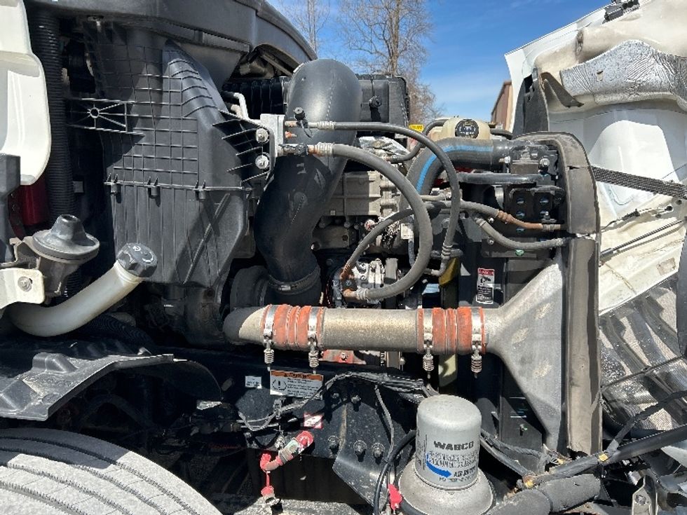 Day Cab Tractor-Heavy Duty Tractors-Freightliner-2019-T11642ST-Earth City-MO-844,946\n\t\tmiles-$ 23,000 - Image 15