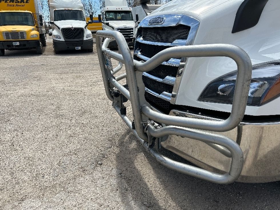 Day Cab Tractor-Heavy Duty Tractors-Freightliner-2019-T11642ST-Earth City-MO-844,946\n\t\tmiles-$ 23,000 - Image 17