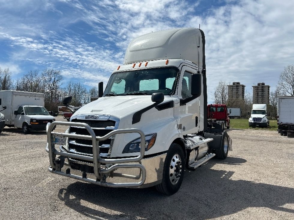 Day Cab Tractor-Heavy Duty Tractors-Freightliner-2019-T11642ST-Earth City-MO-844,946\n\t\tmiles-$ 23,000 - Image 3