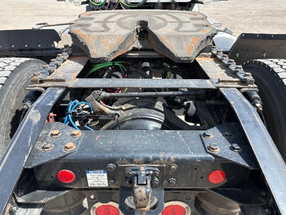 Day Cab Tractor-Heavy Duty Tractors-Freightliner-2019-T11642ST-Earth City-MO-844,946\n\t\tmiles-$ 23,000 - Image 6