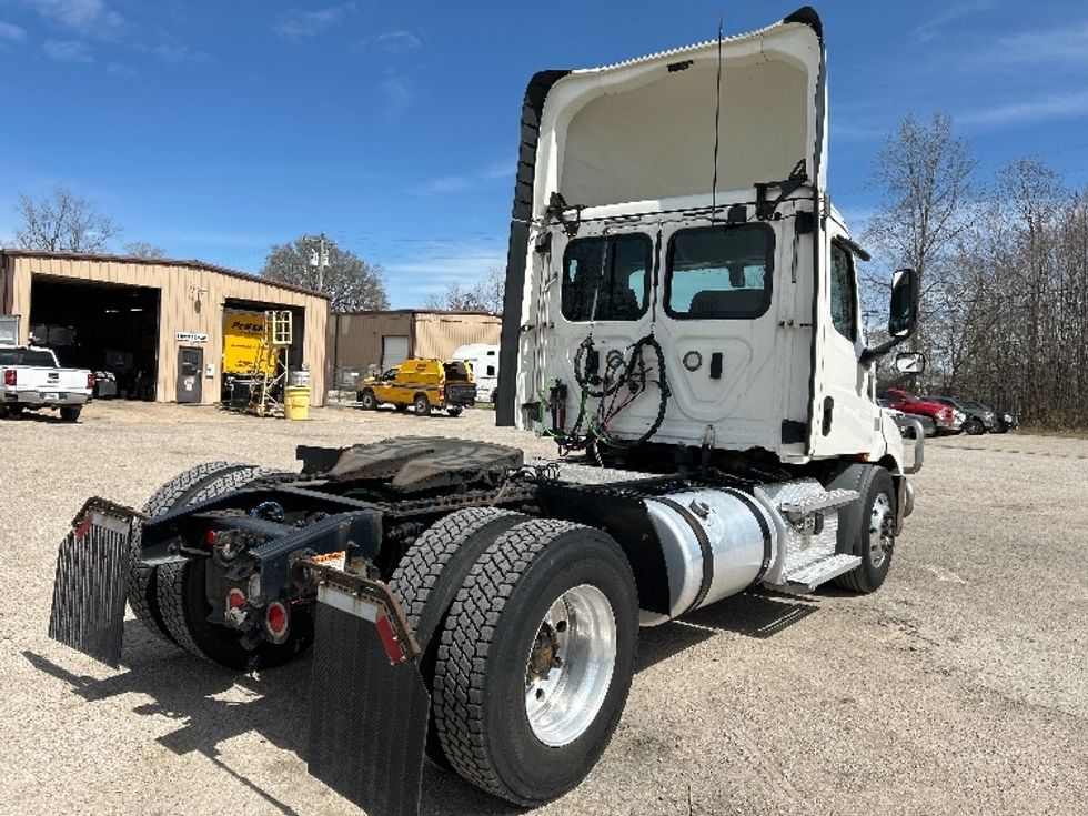Day Cab Tractor-Heavy Duty Tractors-Freightliner-2019-T11642ST-Earth City-MO-844,946\n\t\tmiles-$ 23,000 - Image 7