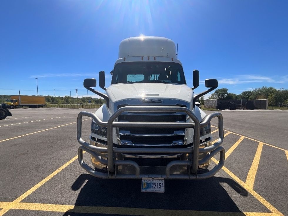 Day Cab Tractor-Heavy Duty Tractors-Freightliner-2019-T11642ST-East Chicago-IN-516,752\n\t\tmiles-$ 35,500 - Image 2