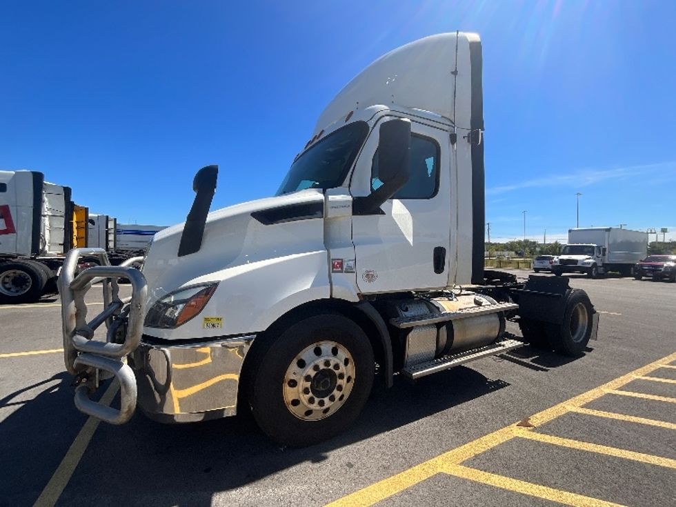 Day Cab Tractor-Heavy Duty Tractors-Freightliner-2019-T11642ST-East Chicago-IN-516,752\n\t\tmiles-$ 35,500 - Image 3