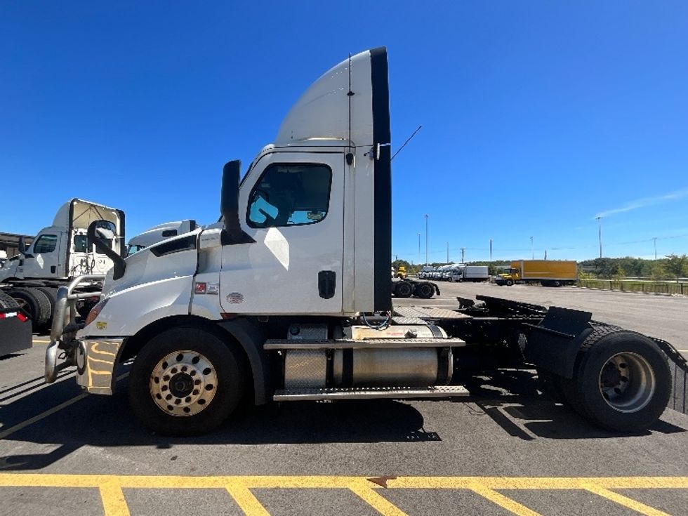 Day Cab Tractor-Heavy Duty Tractors-Freightliner-2019-T11642ST-East Chicago-IN-516,752\n\t\tmiles-$ 35,500 - Image 4