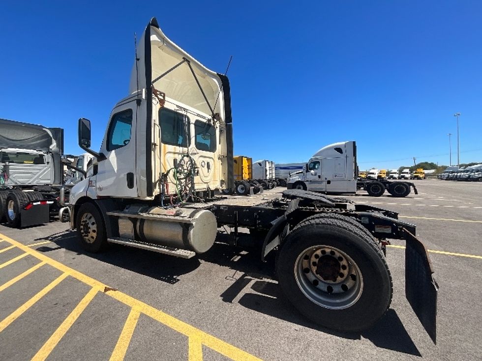 Day Cab Tractor-Heavy Duty Tractors-Freightliner-2019-T11642ST-East Chicago-IN-516,752\n\t\tmiles-$ 35,500 - Image 5