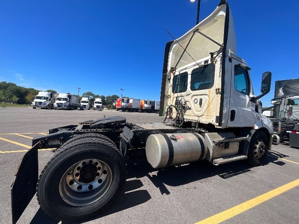 Day Cab Tractor-Heavy Duty Tractors-Freightliner-2019-T11642ST-East Chicago-IN-516,752\n\t\tmiles-$ 35,500 - Image 7