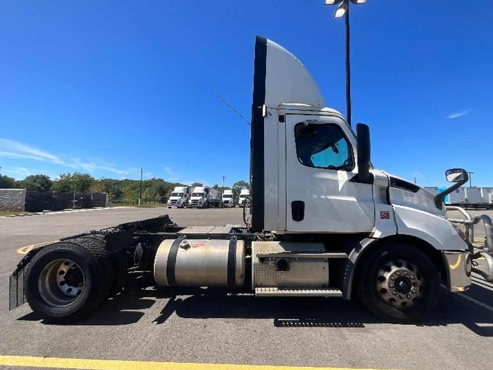 Day Cab Tractor-Heavy Duty Tractors-Freightliner-2019-T11642ST-East Chicago-IN-516,752\n\t\tmiles-$ 35,500 - Image 8