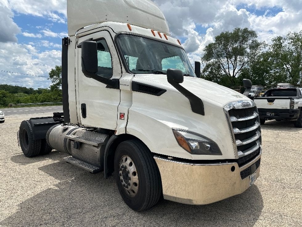 Day Cab Tractor-Heavy Duty Tractors-Freightliner-2019-T11642ST-East Chicago-IN-618,393\n\t\tmiles-$ 31,750 - Image 1