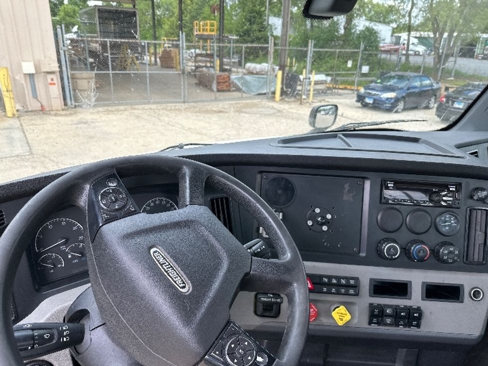 Day Cab Tractor-Heavy Duty Tractors-Freightliner-2019-T11642ST-East Chicago-IN-618,393\n\t\tmiles-$ 31,750 - Image 10