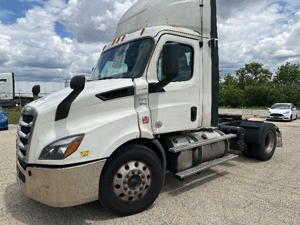 Day Cab Tractor-Heavy Duty Tractors-Freightliner-2019-T11642ST-East Chicago-IN-618,393\n\t\tmiles-$ 31,750 - Image 3