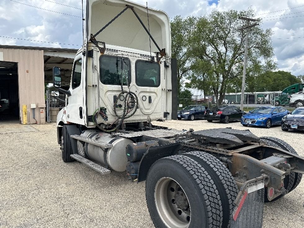 Day Cab Tractor-Heavy Duty Tractors-Freightliner-2019-T11642ST-East Chicago-IN-618,393\n\t\tmiles-$ 31,750 - Image 5