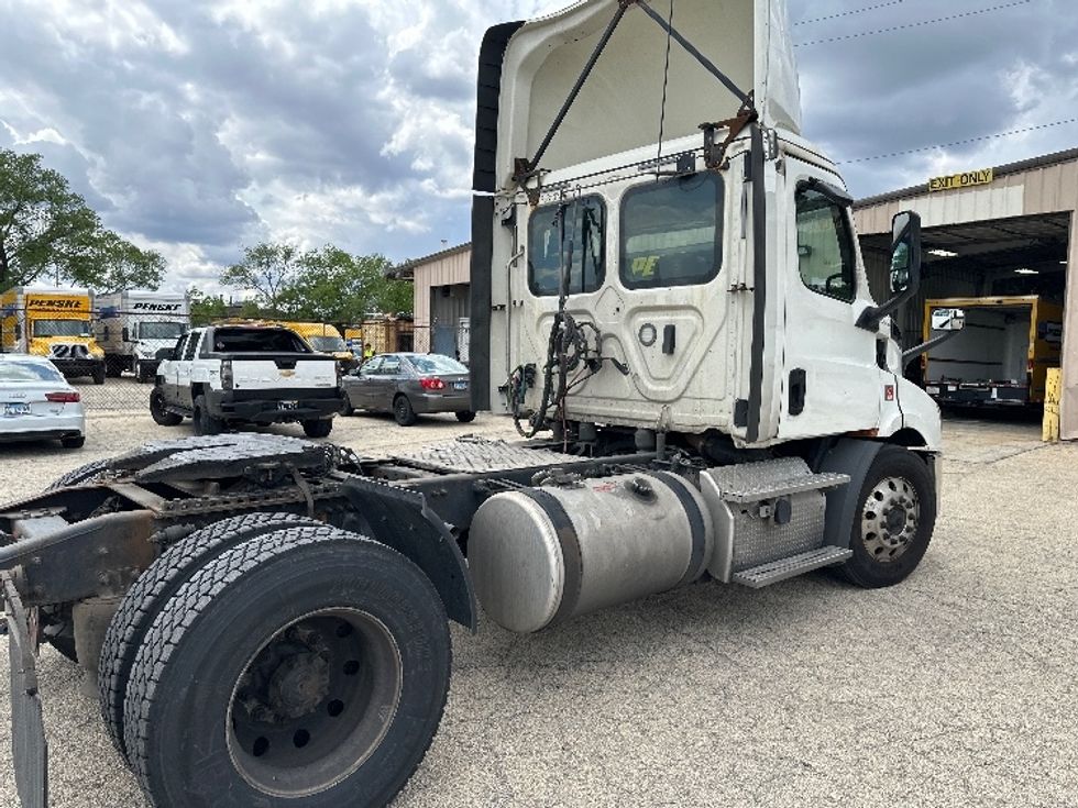 Day Cab Tractor-Heavy Duty Tractors-Freightliner-2019-T11642ST-East Chicago-IN-618,393\n\t\tmiles-$ 31,750 - Image 7
