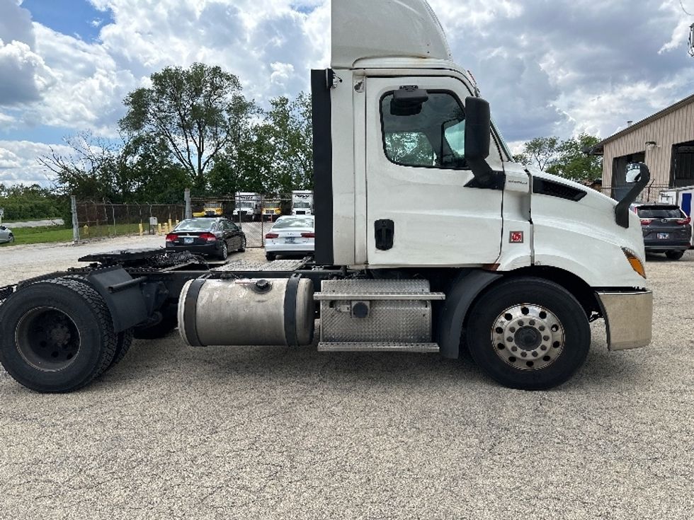 Day Cab Tractor-Heavy Duty Tractors-Freightliner-2019-T11642ST-East Chicago-IN-618,393\n\t\tmiles-$ 31,750 - Image 8