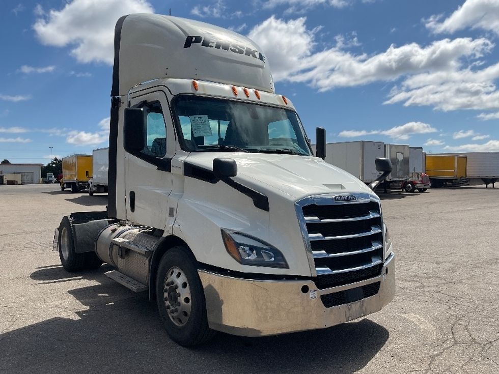 Day Cab Tractor-Heavy Duty Tractors-Freightliner-2019-T11642ST-Flint-MI-228,079\n\t\tmiles-$ 41,500 - Image 1