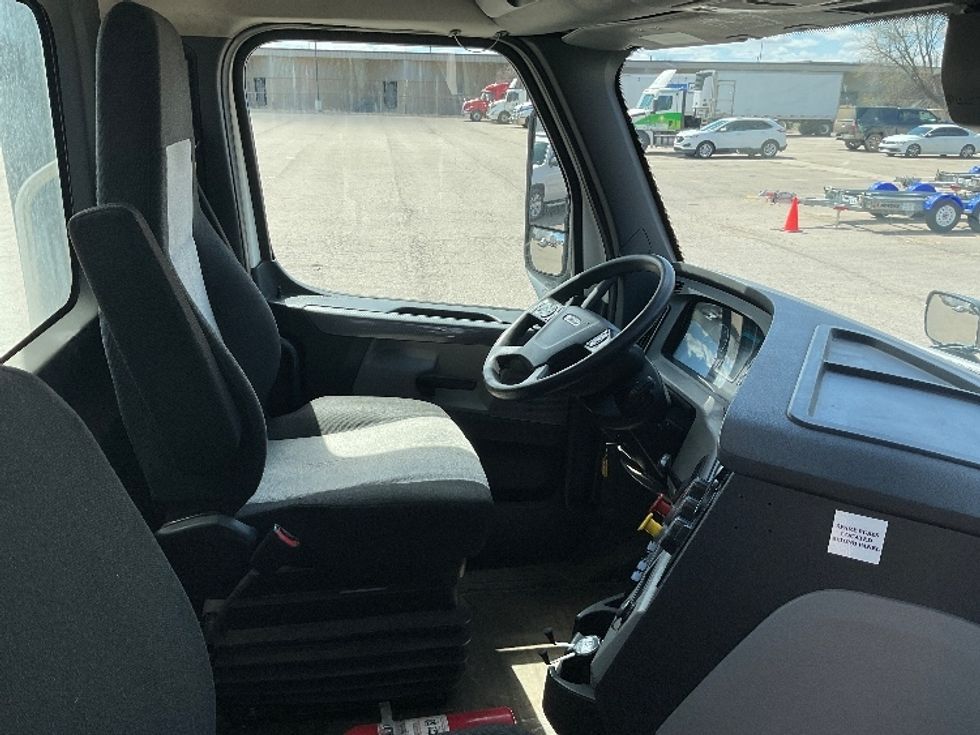 Day Cab Tractor-Heavy Duty Tractors-Freightliner-2019-T11642ST-Flint-MI-228,079\n\t\tmiles-$ 41,500 - Image 14