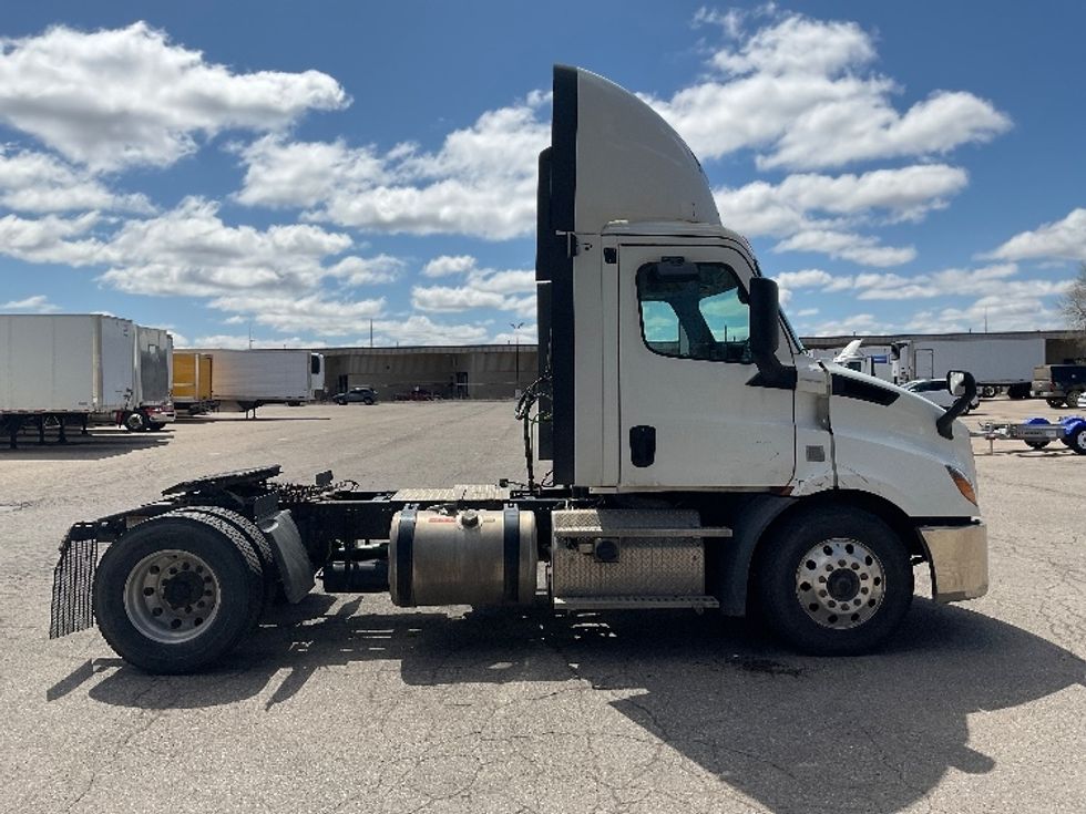 Day Cab Tractor-Heavy Duty Tractors-Freightliner-2019-T11642ST-Flint-MI-228,079\n\t\tmiles-$ 41,500 - Image 8