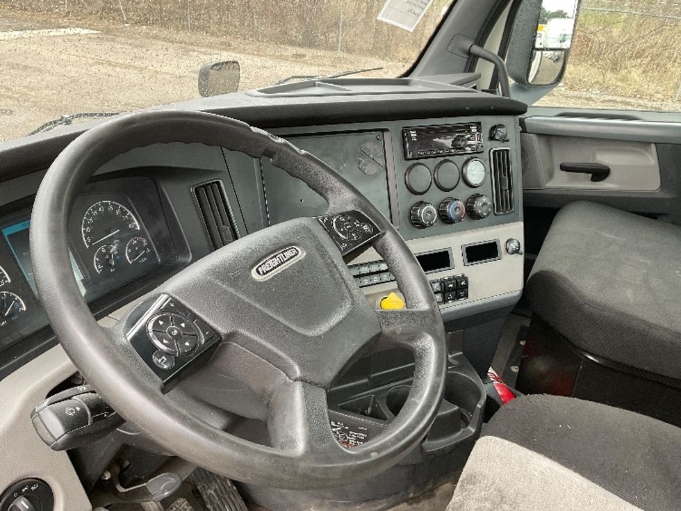 2019 Freightliner Cascadia 116" Day cab photo 10
