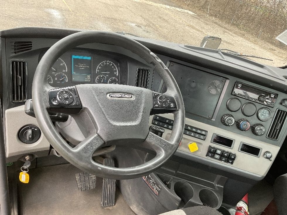 2019 Freightliner Cascadia 116" Day cab photo 11