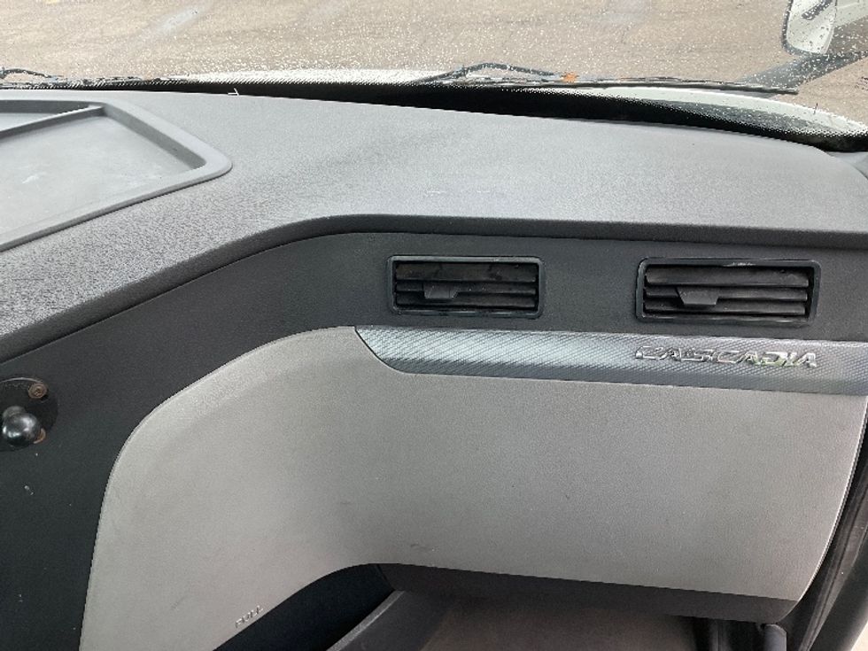 2019 Freightliner Cascadia 116" Day cab photo 13