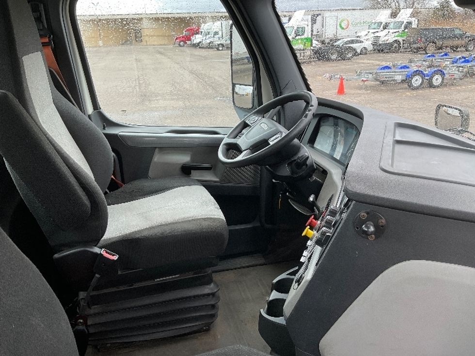 2019 Freightliner Cascadia 116" Day cab photo 14