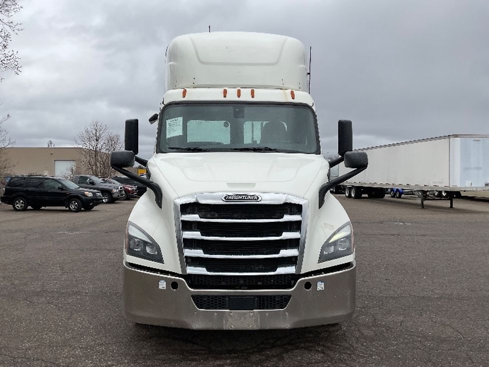 2019 Freightliner Cascadia 116" Day cab photo 2