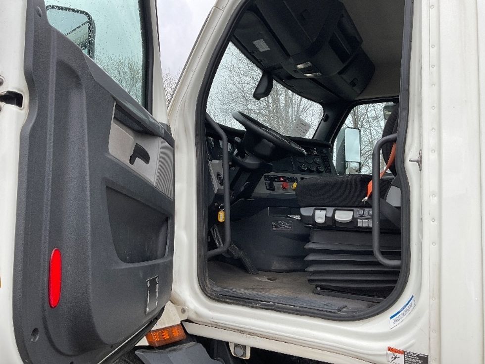 2019 Freightliner Cascadia 116" Day cab photo 9