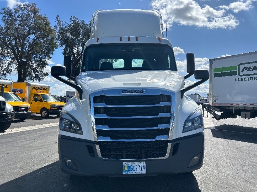 Day Cab Tractor-Heavy Duty Tractors-Freightliner-2019-T11642ST-Fontana-CA-359,034\n\t\tmiles-$ 36,750 - Image 2