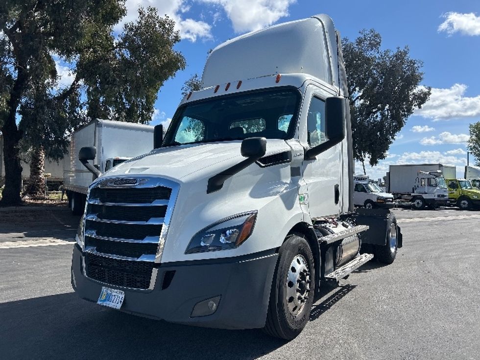 Day Cab Tractor-Heavy Duty Tractors-Freightliner-2019-T11642ST-Fontana-CA-359,034\n\t\tmiles-$ 36,750 - Image 3