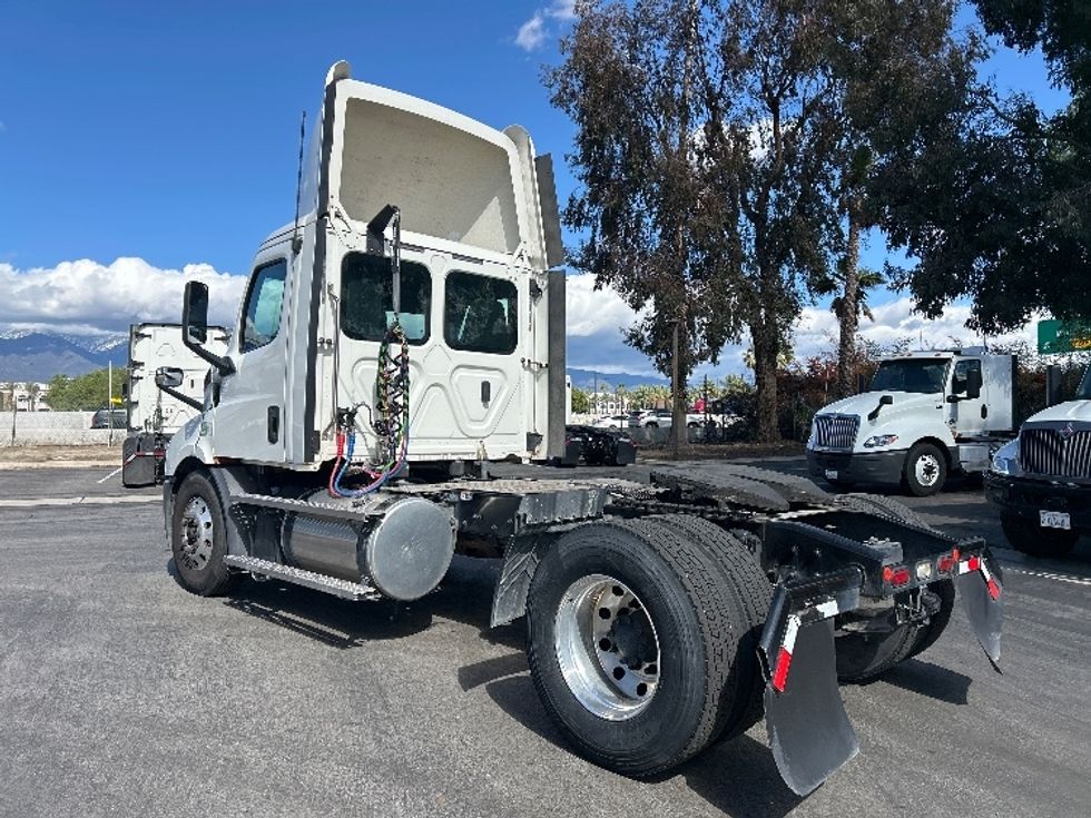 Day Cab Tractor-Heavy Duty Tractors-Freightliner-2019-T11642ST-Fontana-CA-359,034\n\t\tmiles-$ 36,750 - Image 5