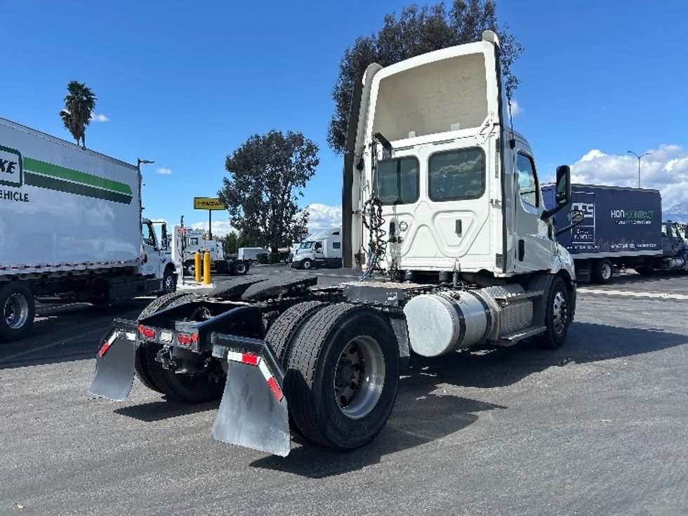 Day Cab Tractor-Heavy Duty Tractors-Freightliner-2019-T11642ST-Fontana-CA-359,034\n\t\tmiles-$ 36,750 - Image 7