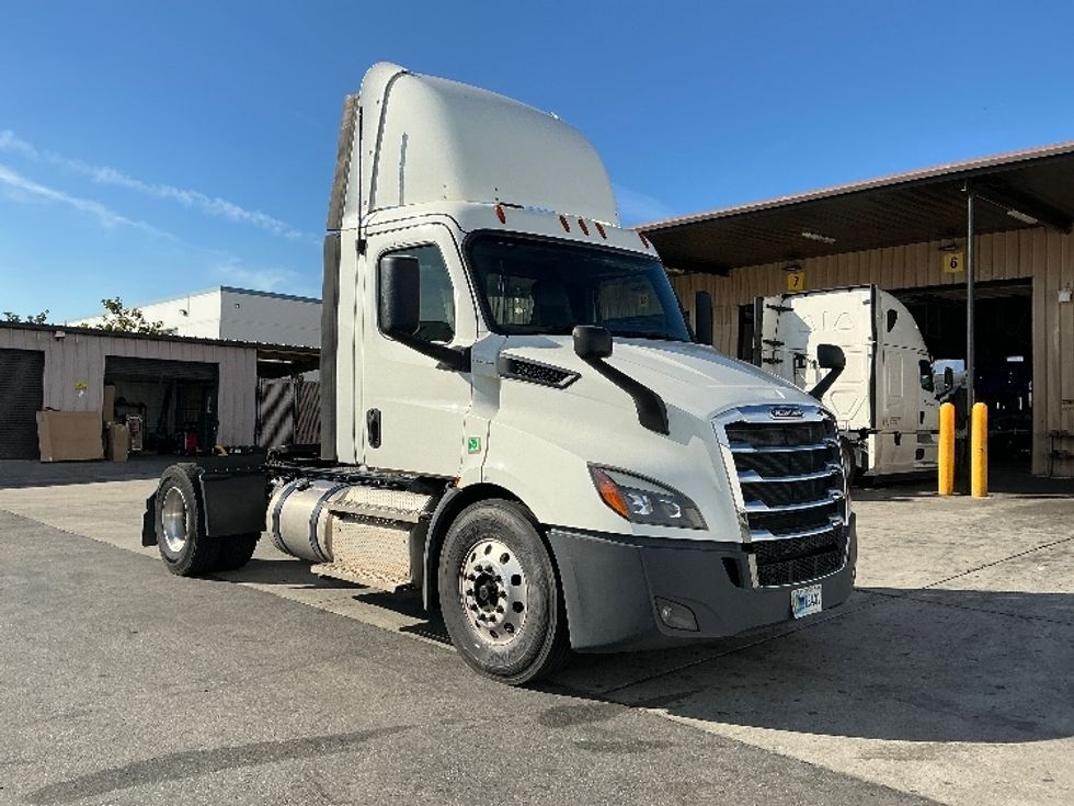 Day Cab Tractor-Heavy Duty Tractors-Freightliner-2019-T11642ST-Fontana-CA-411,674\n\t\tmiles-$ 33,500 - Image 1