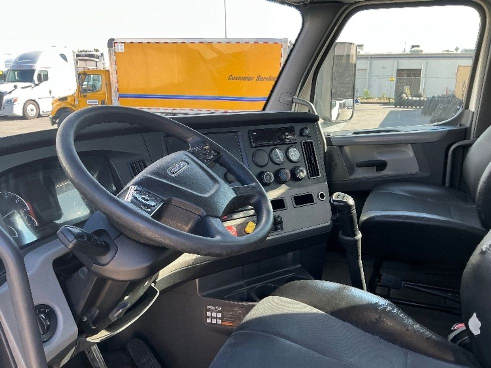 Day Cab Tractor-Heavy Duty Tractors-Freightliner-2019-T11642ST-Fontana-CA-411,674\n\t\tmiles-$ 33,500 - Image 10