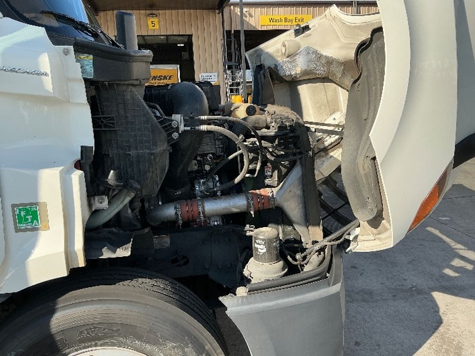 Day Cab Tractor-Heavy Duty Tractors-Freightliner-2019-T11642ST-Fontana-CA-411,674\n\t\tmiles-$ 33,500 - Image 15