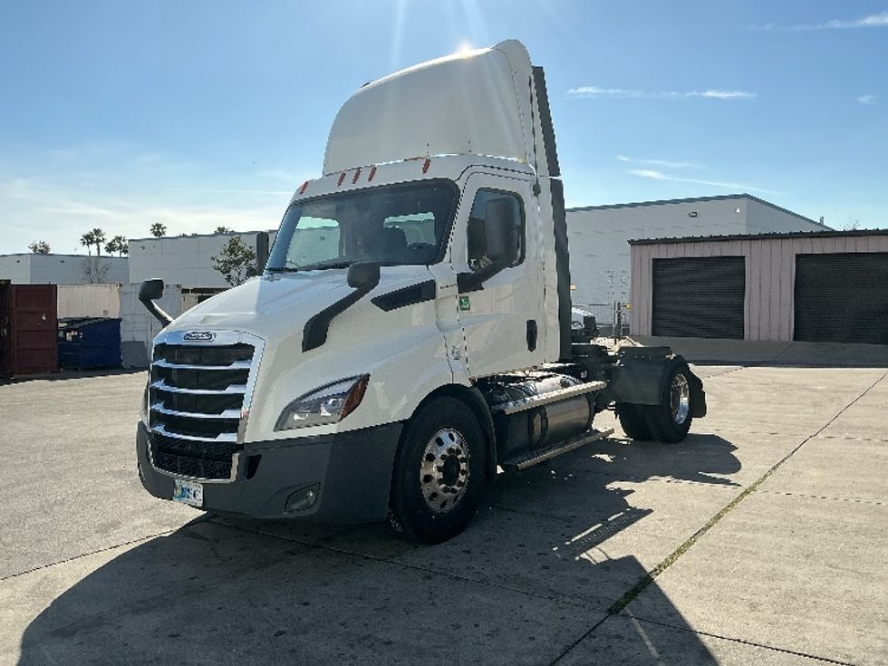 Day Cab Tractor-Heavy Duty Tractors-Freightliner-2019-T11642ST-Fontana-CA-411,674\n\t\tmiles-$ 33,500 - Image 3