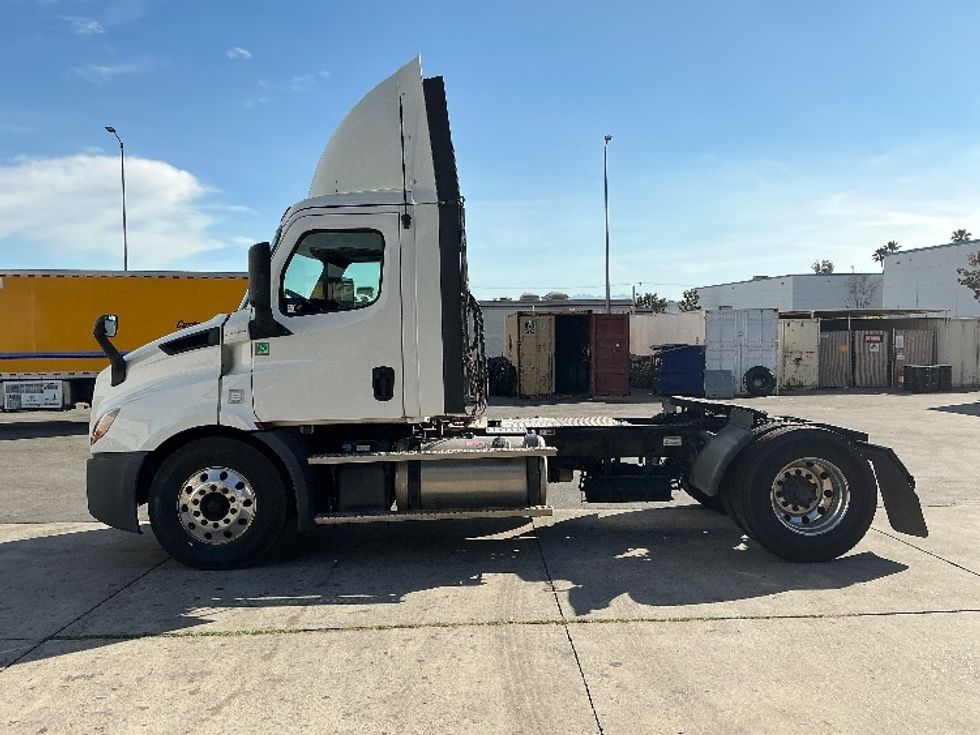 Day Cab Tractor-Heavy Duty Tractors-Freightliner-2019-T11642ST-Fontana-CA-411,674\n\t\tmiles-$ 33,500 - Image 4