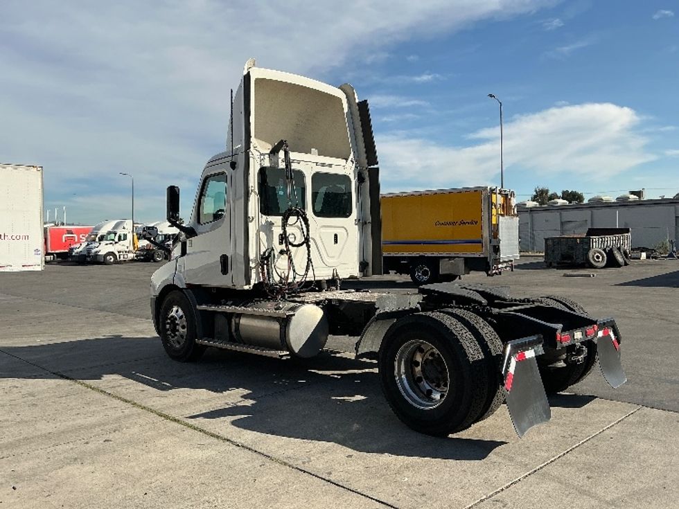 Day Cab Tractor-Heavy Duty Tractors-Freightliner-2019-T11642ST-Fontana-CA-411,674\n\t\tmiles-$ 33,500 - Image 5