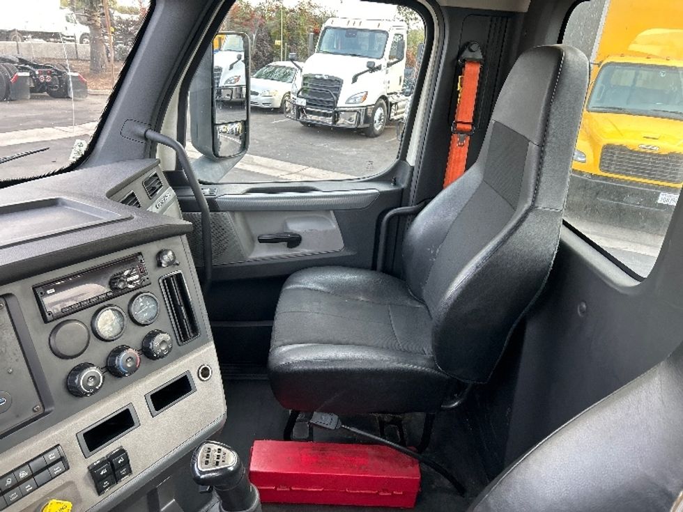 Day Cab Tractor-Heavy Duty Tractors-Freightliner-2019-T11642ST-Fontana-CA-436,036\n\t\tmiles-$ 32,000 - Image 10