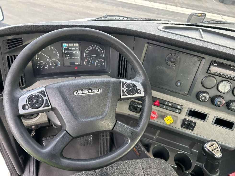 Day Cab Tractor-Heavy Duty Tractors-Freightliner-2019-T11642ST-Fontana-CA-436,036\n\t\tmiles-$ 32,000 - Image 11