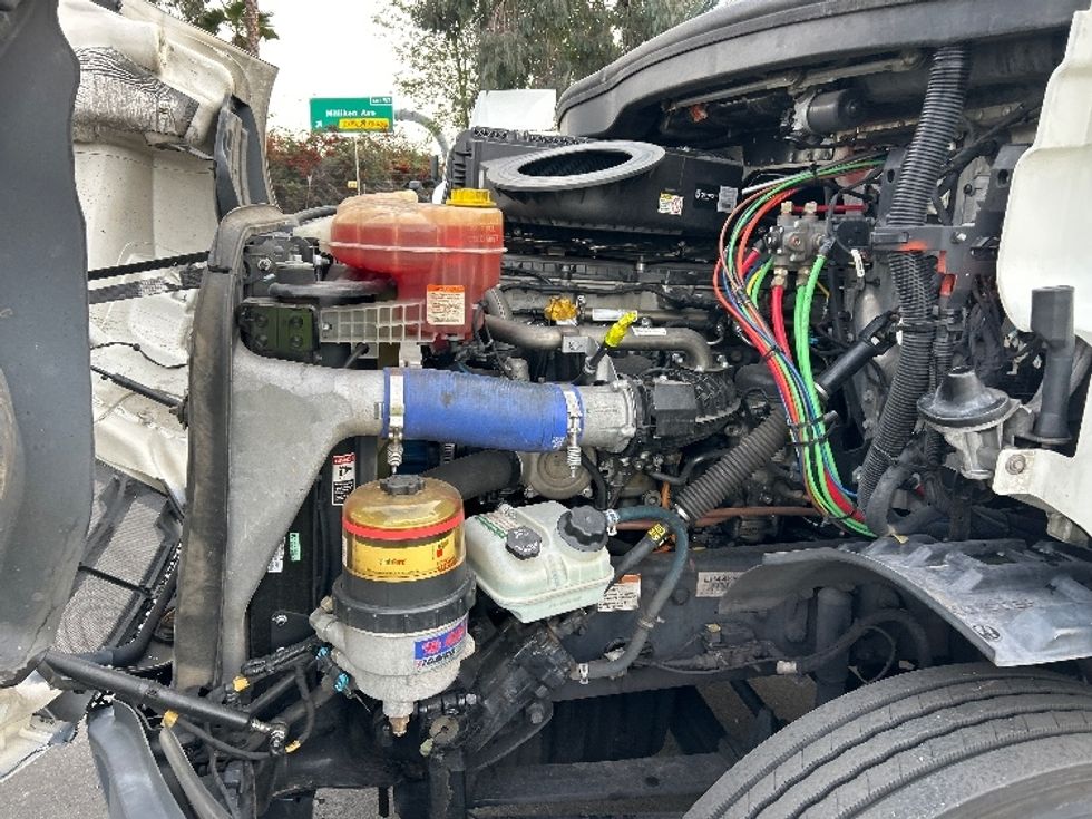 Day Cab Tractor-Heavy Duty Tractors-Freightliner-2019-T11642ST-Fontana-CA-436,036\n\t\tmiles-$ 32,000 - Image 16