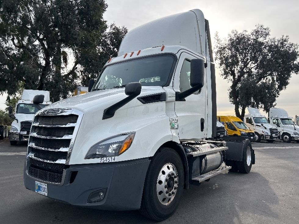 Day Cab Tractor-Heavy Duty Tractors-Freightliner-2019-T11642ST-Fontana-CA-436,036\n\t\tmiles-$ 32,000 - Image 3