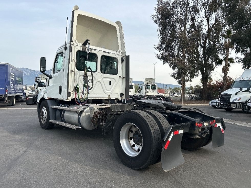 Day Cab Tractor-Heavy Duty Tractors-Freightliner-2019-T11642ST-Fontana-CA-436,036\n\t\tmiles-$ 32,000 - Image 5
