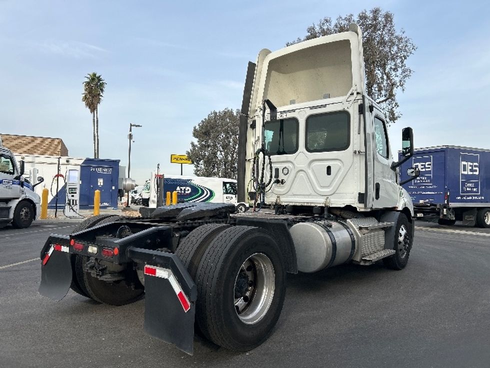 Day Cab Tractor-Heavy Duty Tractors-Freightliner-2019-T11642ST-Fontana-CA-436,036\n\t\tmiles-$ 32,000 - Image 7